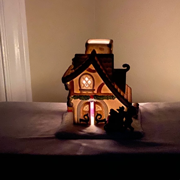 Santa’s Workshop candle holder - Picture 2 of 6